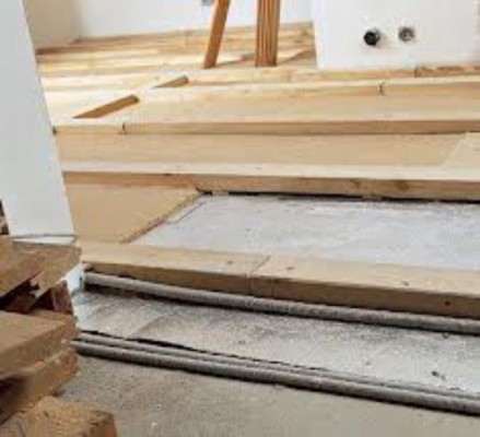 Укладка лаг на бетонное основание