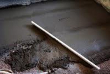 Цементно-песчаная стяжка пола в ванной